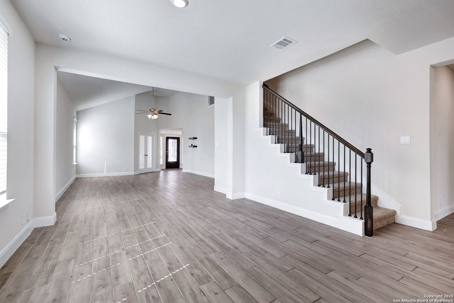 Spacious, unfurnished interior of a new home in Steele Creek, Cibolo (Image 19).