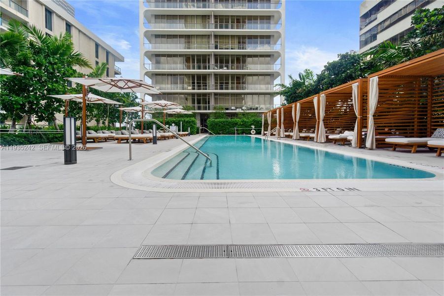 Condo located in Miami, FL showcasing its design and architecture (Image 33).
