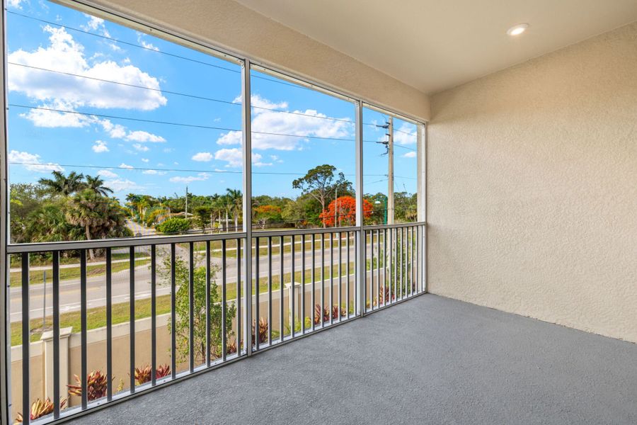 Spacious, unfurnished interior of a new home in Arboretum, Naples (Image 13).