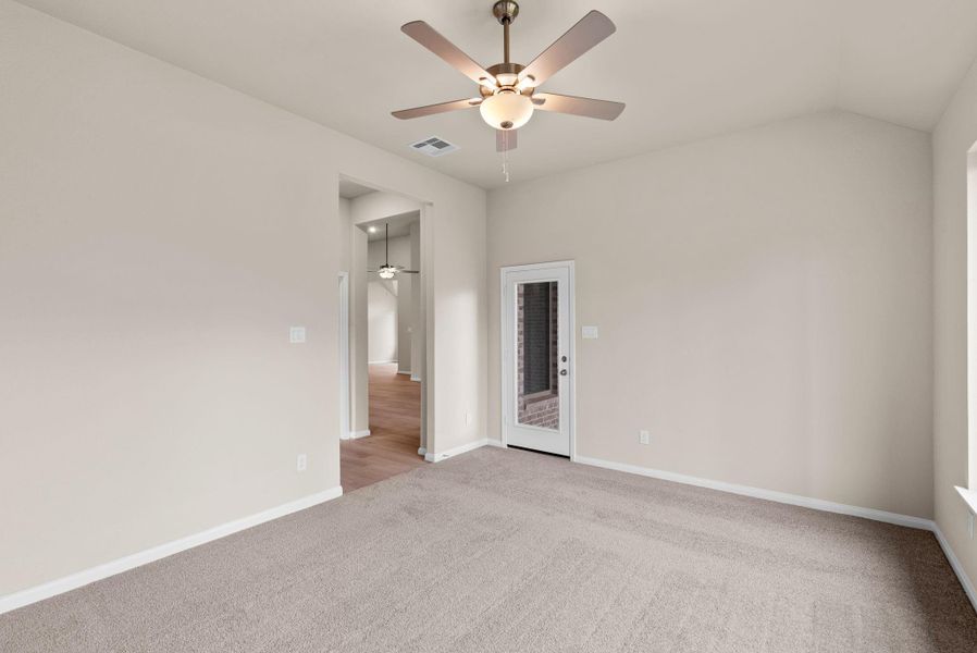 Spacious, unfurnished interior of a new home in Escondido, Magnolia (Image 16).