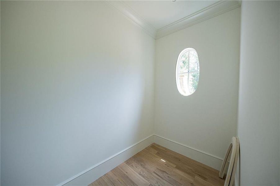 Spacious, unfurnished interior of a new home in Blue Heron Walk, Atlanta (Image 10).