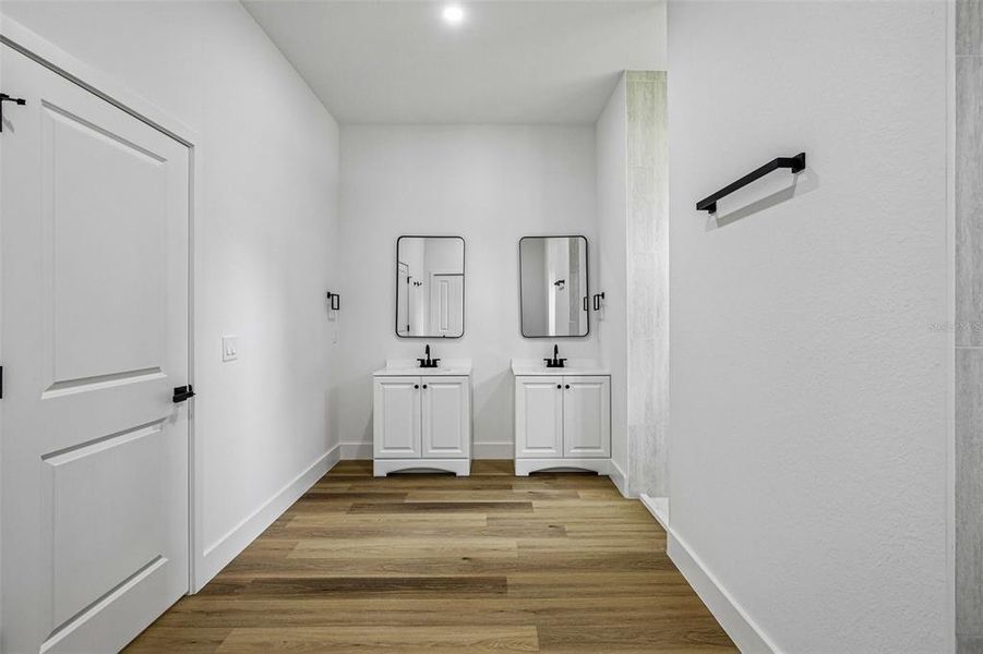 Spacious, unfurnished interior of a new home in , North Port (Image 39).