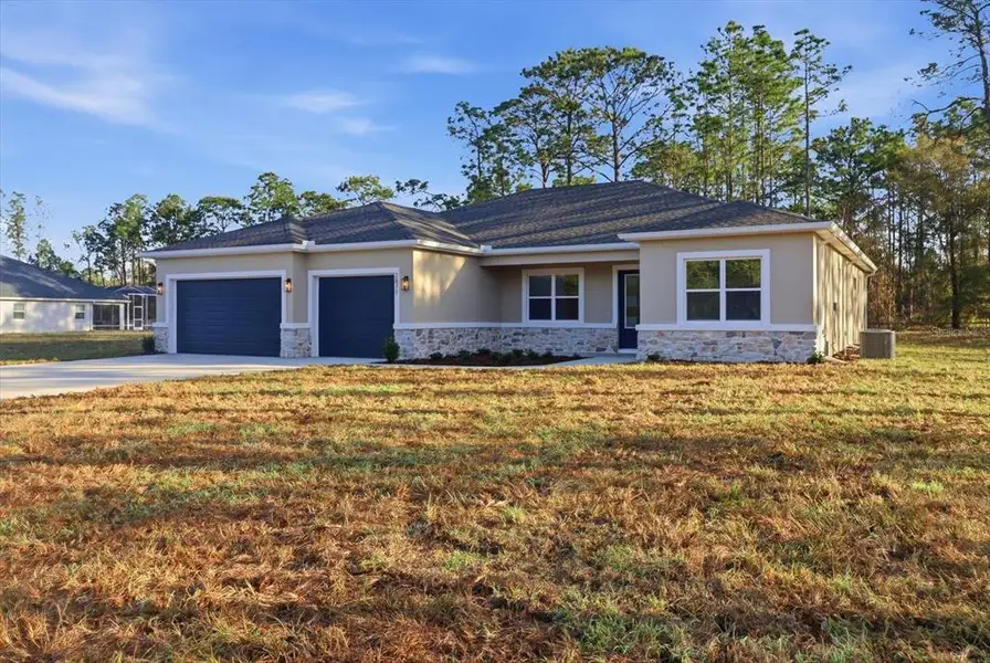 Exterior details and patio area of a home in , Beverly Hills (Image 3).