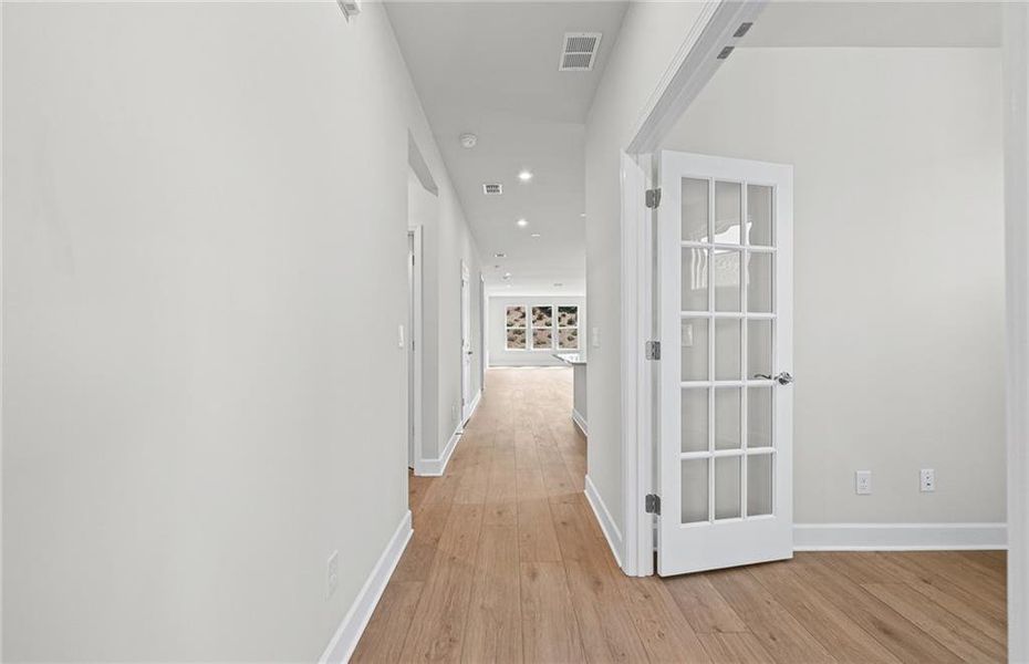 Spacious, unfurnished interior of a new home in Del Webb at Lake Oconee, Greensboro (Image 13).