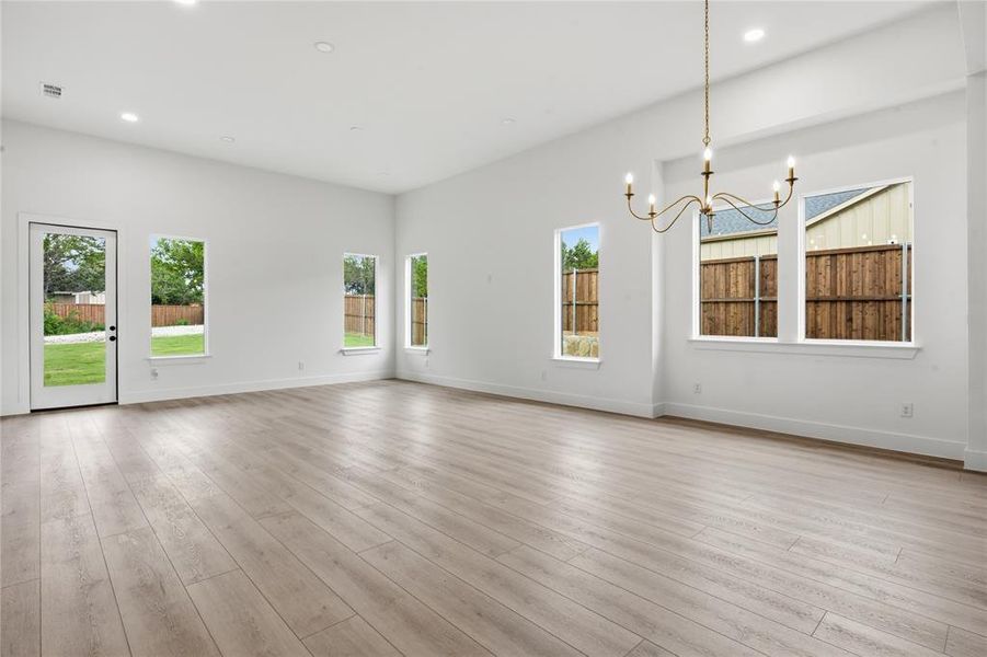 Spacious, unfurnished interior of a new home in , Dallas (Image 34).