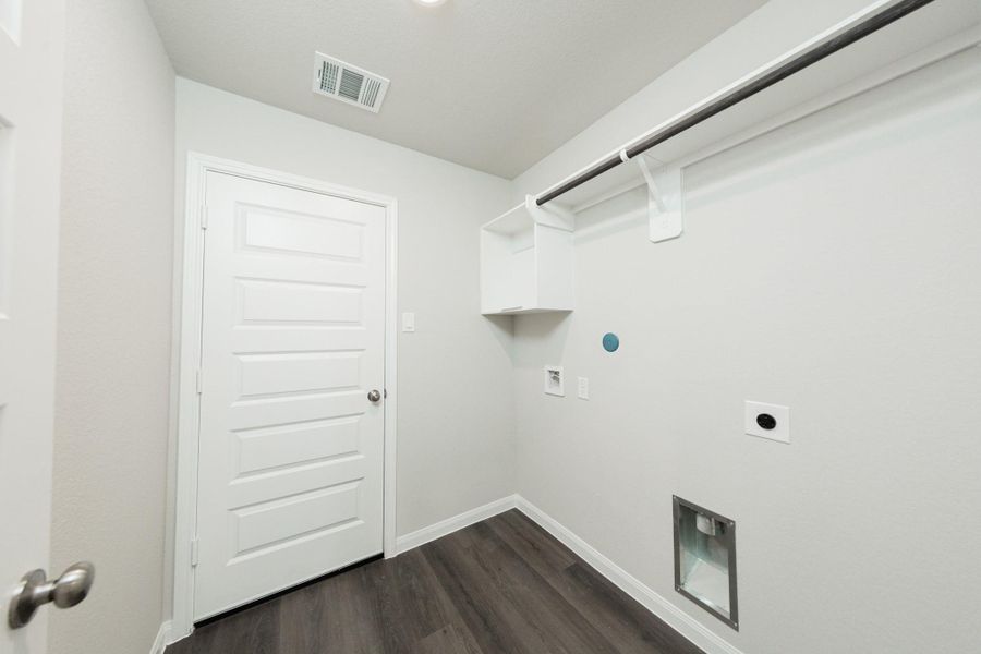 Spacious, unfurnished interior of a new home in Townsend Reserve, Splendora (Image 14).