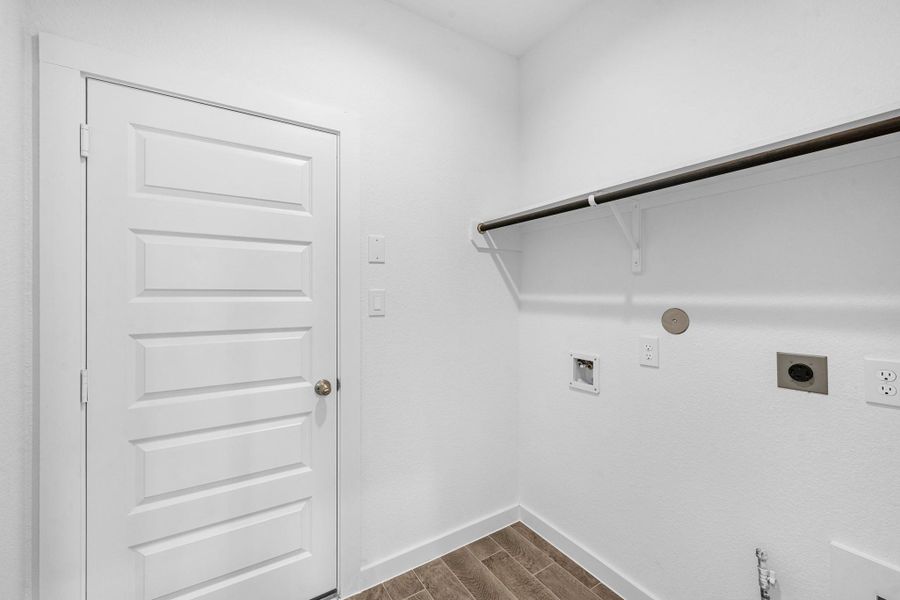 Spacious, unfurnished interior of a new home in Briarwood Crossing, Rosenberg (Image 17).