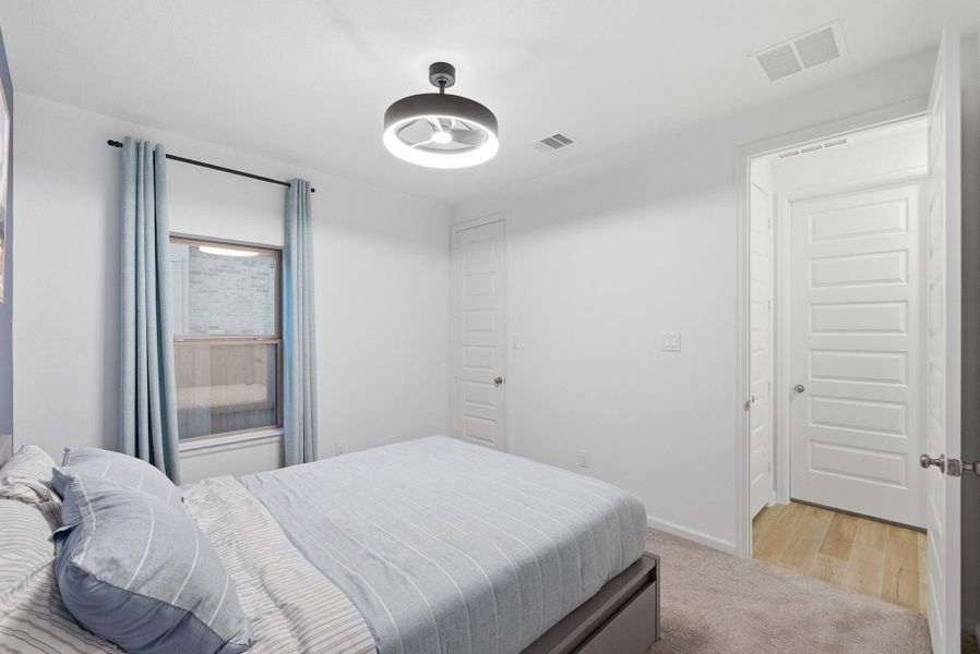 Furnished interior view inside a new home in Meridiana 40'/45', Manvel (Image 40).