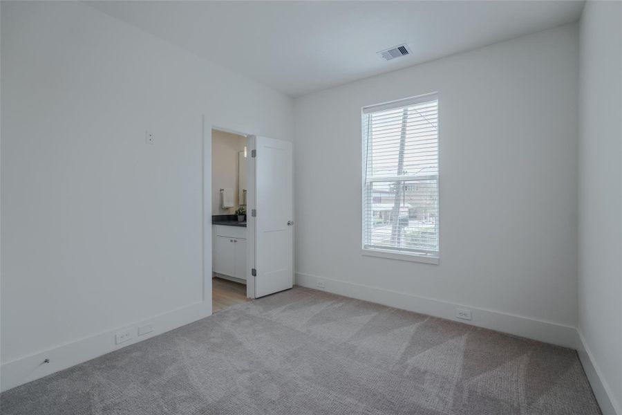 Spacious, unfurnished interior of a new home in Paul Quinn Court, Houston (Image 20).