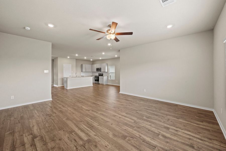 5br New Home in Jarrell, TX.  - Slide 18