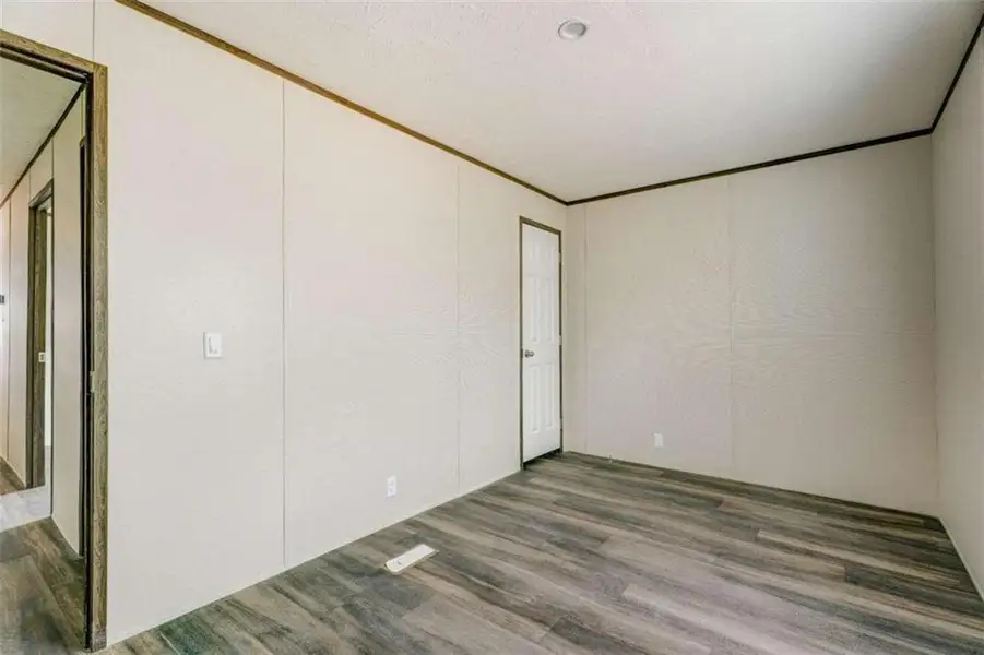 Spacious, unfurnished interior of a new home in , Ellijay (Image 19).
