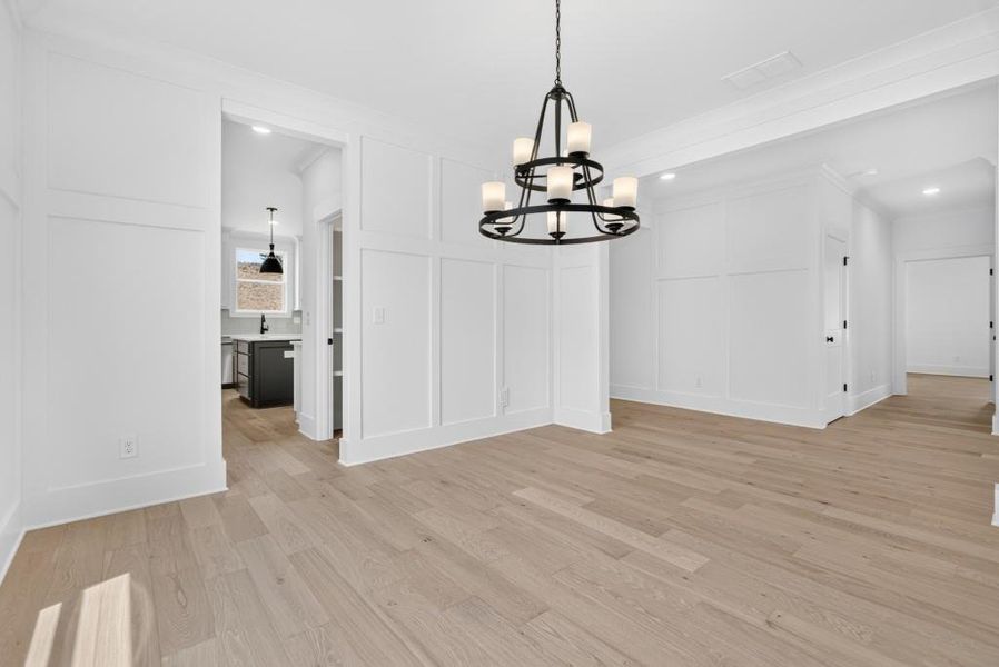 Spacious, unfurnished interior of a new home in Livingstone Park, Kennesaw (Image 20).