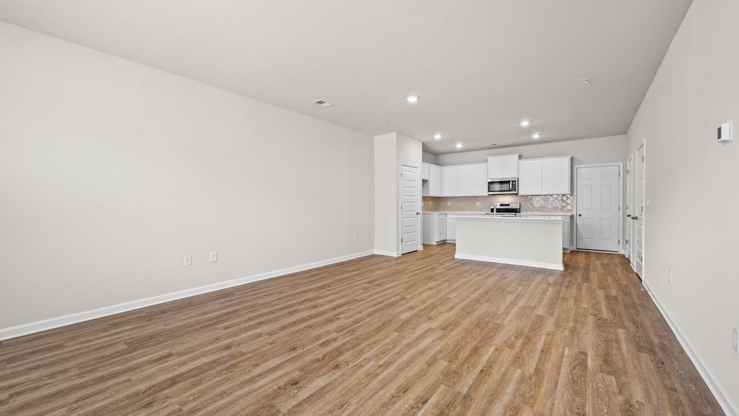 Spacious, unfurnished interior of a new home in Echo Glen, Stockbridge (Image 12).