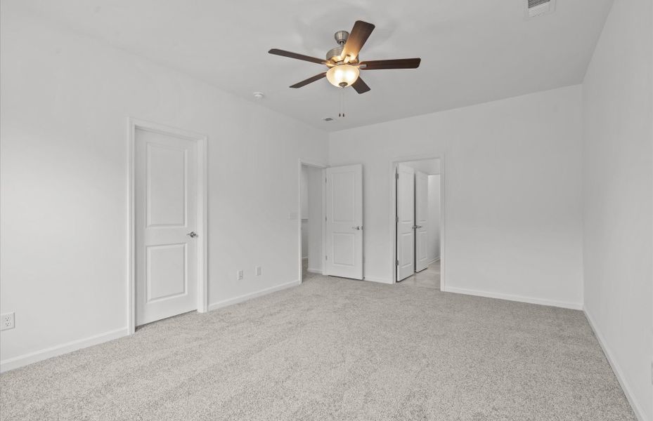 Spacious, unfurnished interior of a new home in Alston Park, Greenville (Image 13).