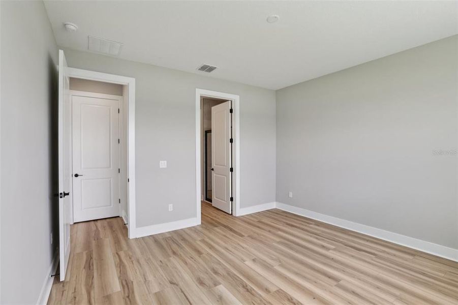 Spacious, unfurnished interior of a new home in Lagoon Residences at Epperson, Wesley Chapel (Image 22).