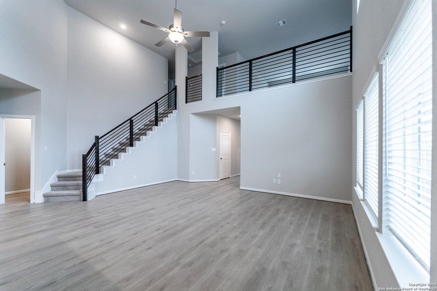 Spacious, unfurnished interior of a new home in Cloud Country, New Braunfels (Image 9).