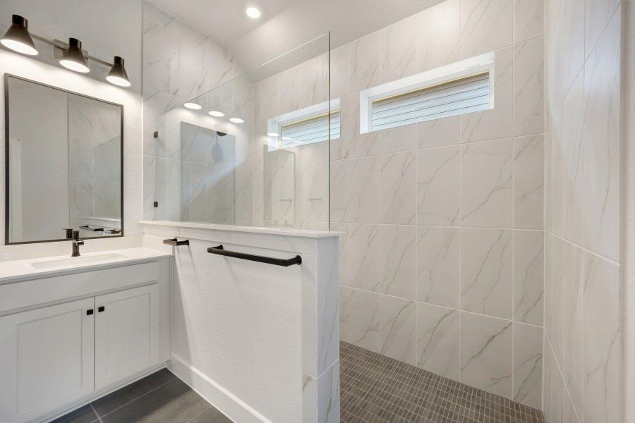 Owner's Bathroom Owner's Bathroom