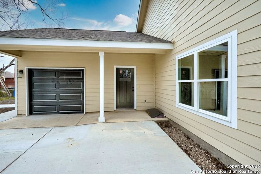 Exterior details and patio area of a home in , San Antonio (Image 21).