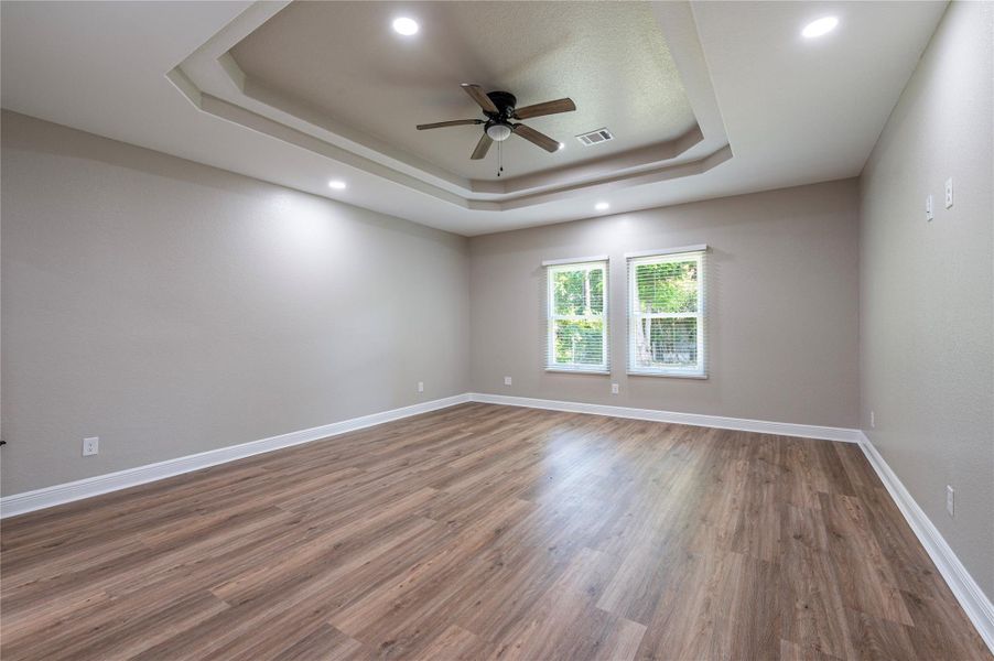 Spacious, unfurnished interior of a new home in , Houston (Image 39).