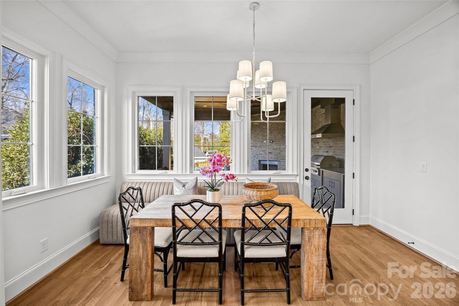 breakfast nook/sunroom