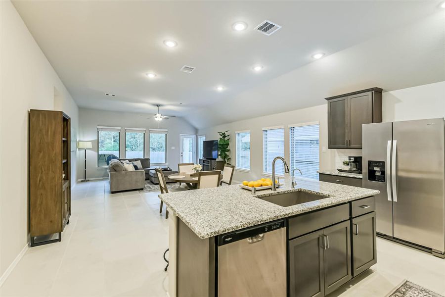 Furnished interior view inside a new home in Escondido 45', Magnolia (Image 11).