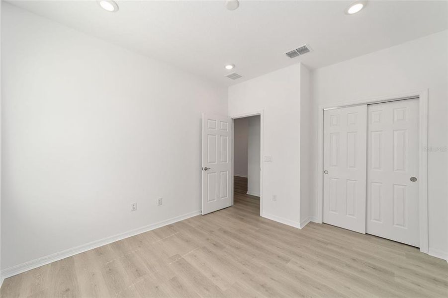 Spacious, unfurnished interior of a new home in , Ocala (Image 36).