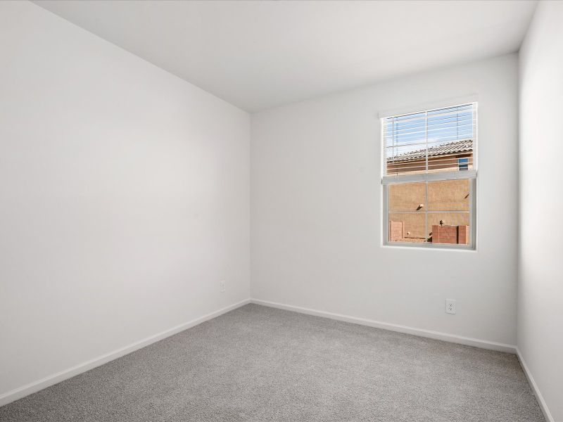 Spacious, unfurnished interior of a new home in Entrada Del Toro, Sahuarita (Image 12).