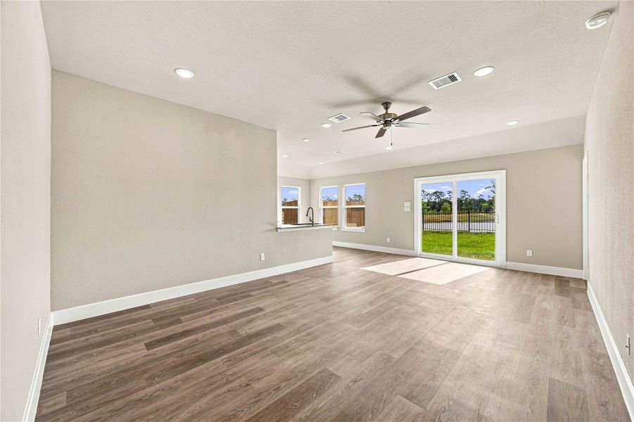 Spacious, unfurnished interior of a new home in Crockett Meadows, Conroe (Image 20).