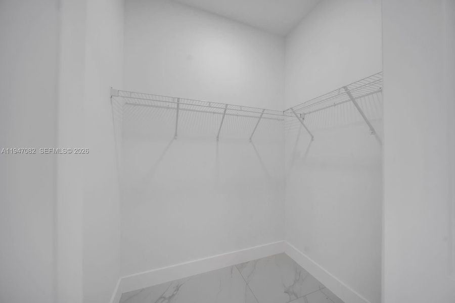 Spacious, unfurnished interior of a new home in , Lehigh Acres (Image 18).