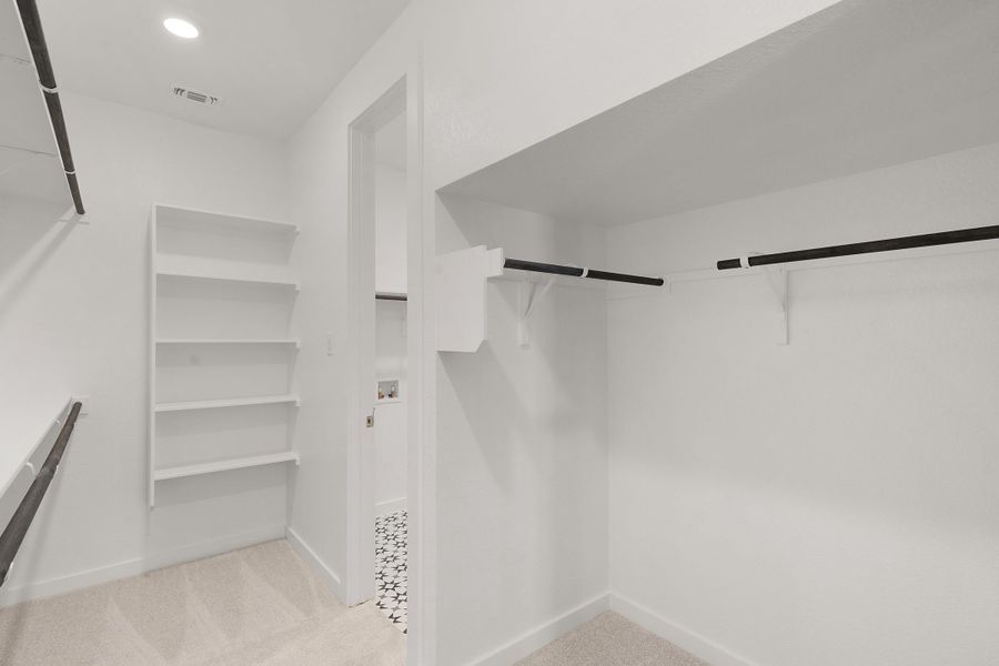 Spacious, unfurnished interior of a new home in Highland Village, Georgetown (Image 8).