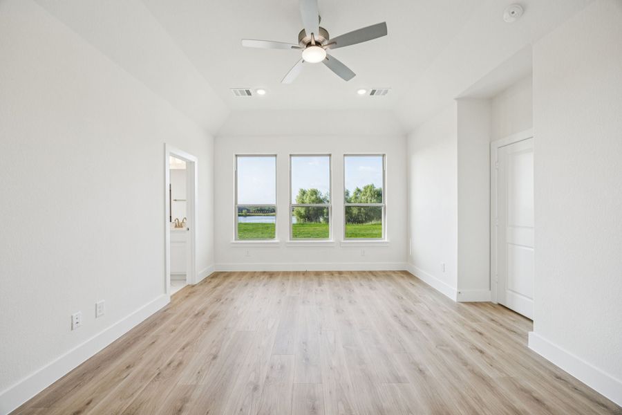 Spacious, unfurnished interior of a new home in Lakeway Estates, Waxahachie (Image 25). Spacious, unfurnished interior of a new home in Lakeway Estates, Waxahachie (Image 25).