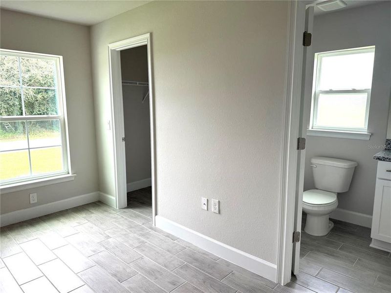 Spacious, unfurnished interior of a new home in South Gulf Cove, Port Charlotte (Image 23).