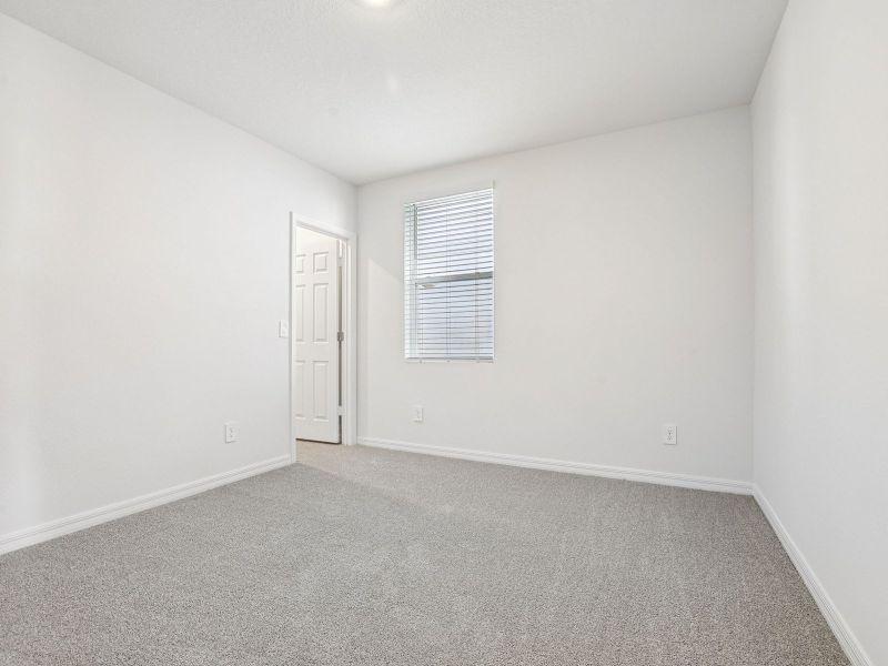 Spacious, unfurnished interior of a new home in The Reserve at Twin Lakes, St. Cloud (Image 11).