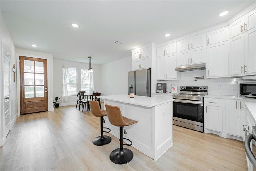 Furnished interior view inside a new home in , Gun Barrel City (Image 14).