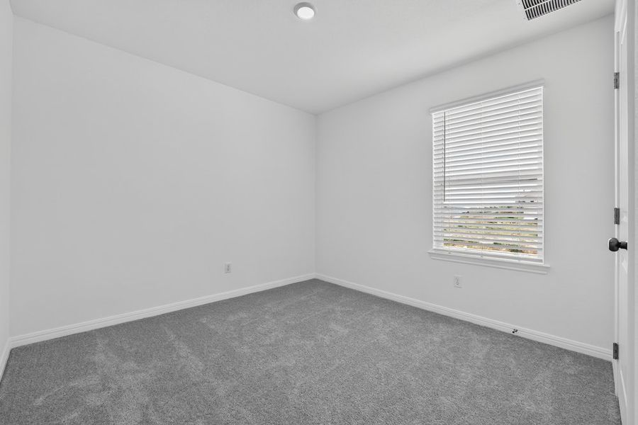Spacious, unfurnished interior of a new home in Sunfield, Buda (Image 31).