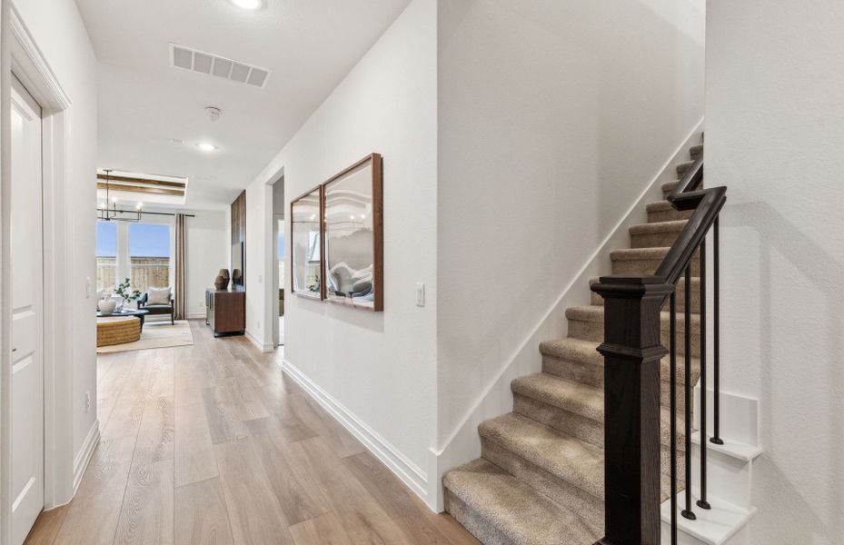 Representative unfurnished interior of a home built from the Albany by Pulte Homes in Kings Way, Denton (Image 25).
