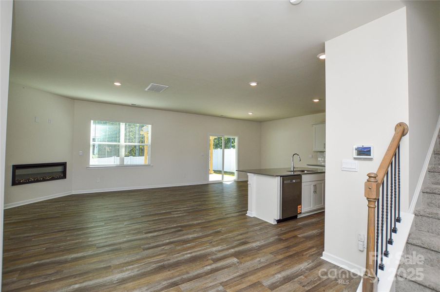 Spacious, unfurnished interior of a new home in Fergus Crossing, York (Image 32).