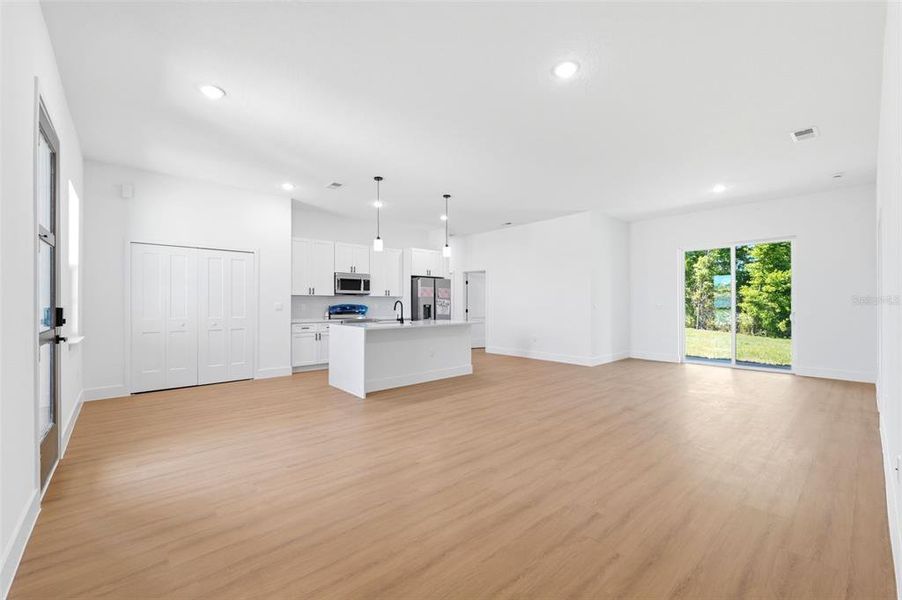 Spacious, unfurnished interior of a new home in , Ocala (Image 33).