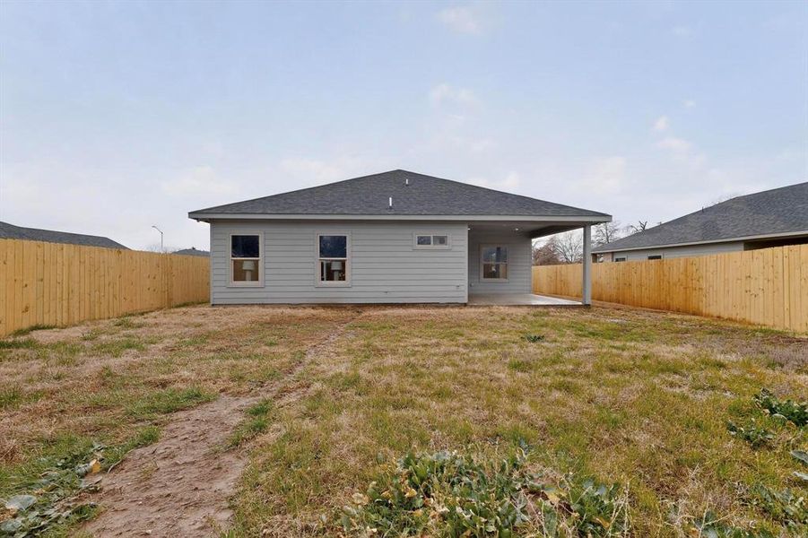 Exterior details and patio area of a home in , Dallas (Image 4).
