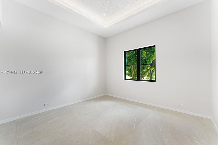 Spacious, unfurnished interior of a new home in , Miami (Image 21).