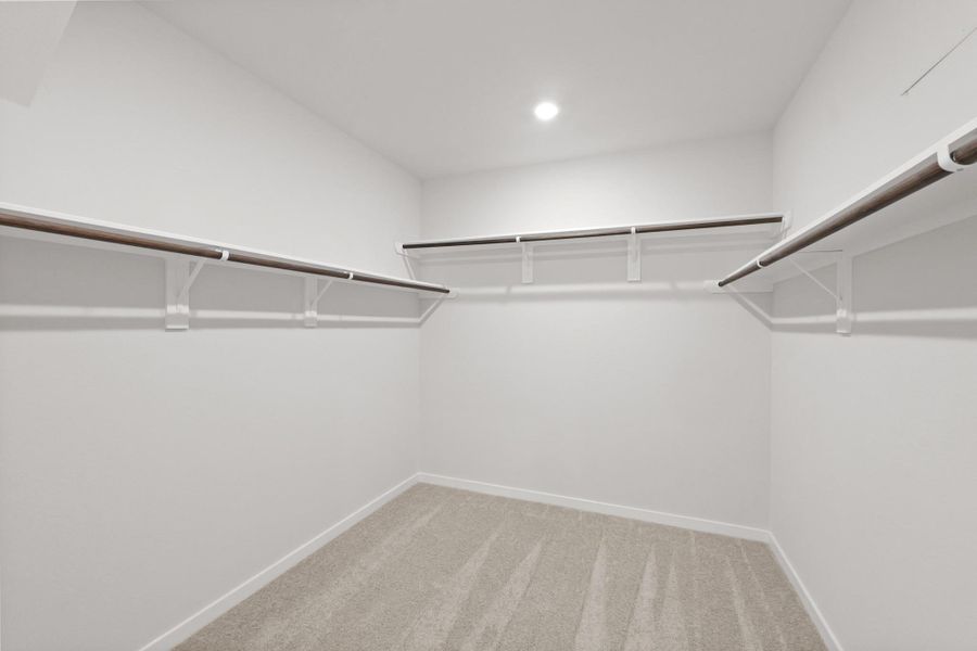 Spacious, unfurnished interior of a new home in Lakes at Crockett Martin, Conroe (Image 12).