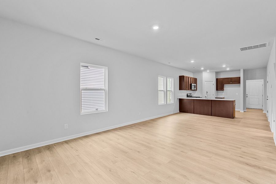 Spacious, unfurnished interior of a new home in Hanes Lake, Winston-Salem (Image 20).