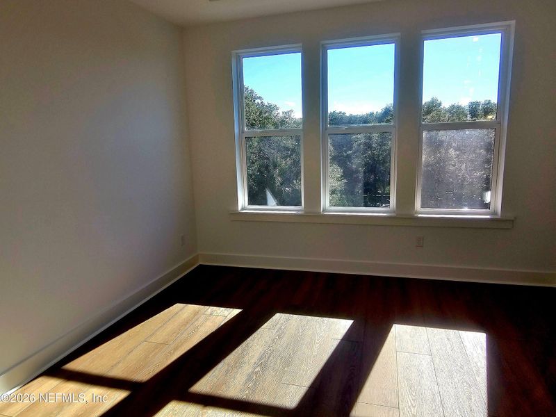 Spacious, unfurnished interior of a new home in , Jacksonville (Image 19).
