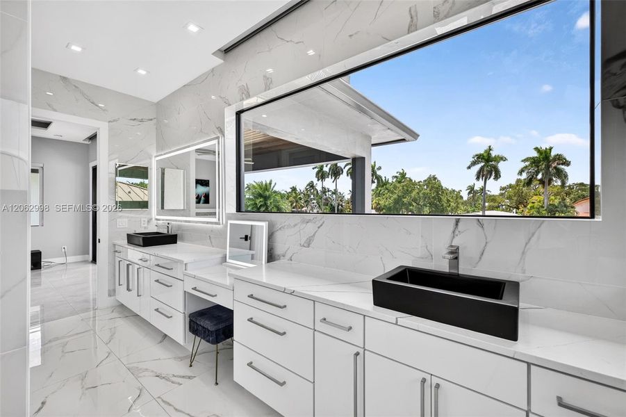 Furnished interior view inside a new home in , Fort Lauderdale (Image 81).