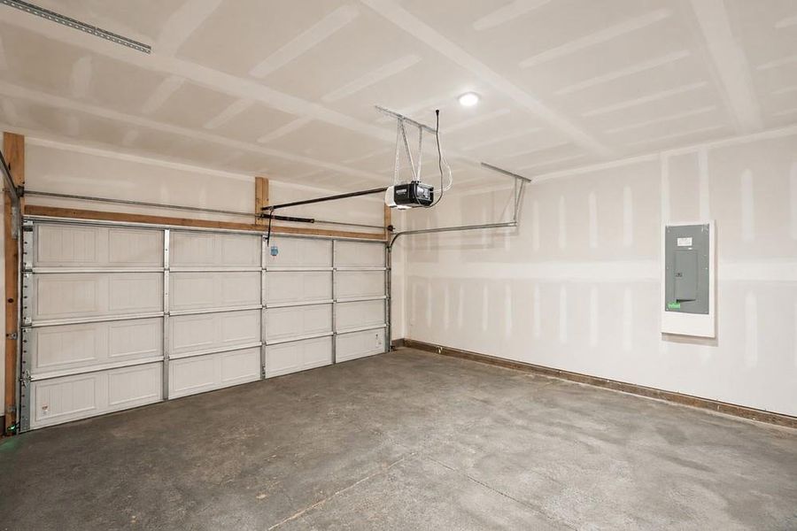 Spacious, unfurnished interior of a new home in Heritage River, Euharlee (Image 24).
