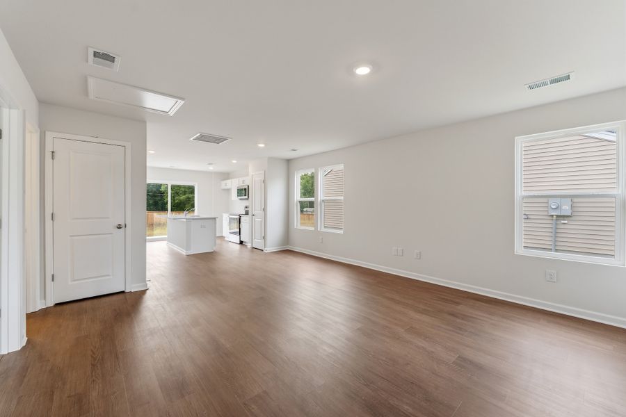 Spacious, unfurnished interior of a new home in Evergreen, Spartanburg (Image 9). Spacious, unfurnished interior of a new home in Evergreen, Spartanburg (Image 9).
