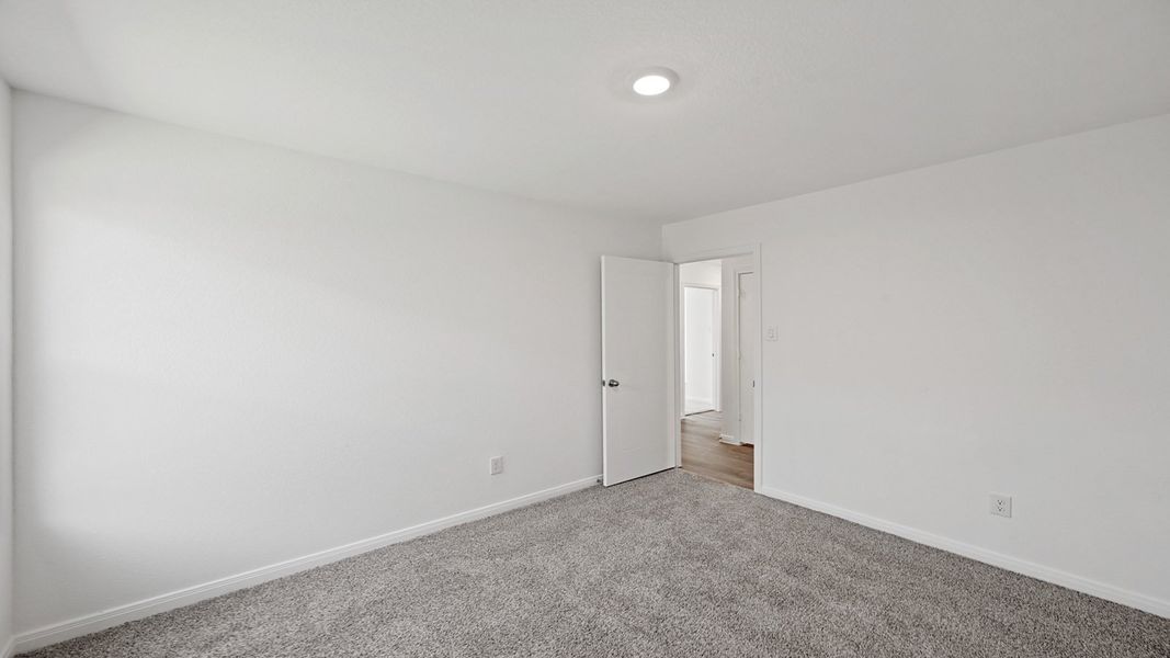 Spacious, unfurnished interior of a new home in McCrorey Trails, Conroe (Image 8).