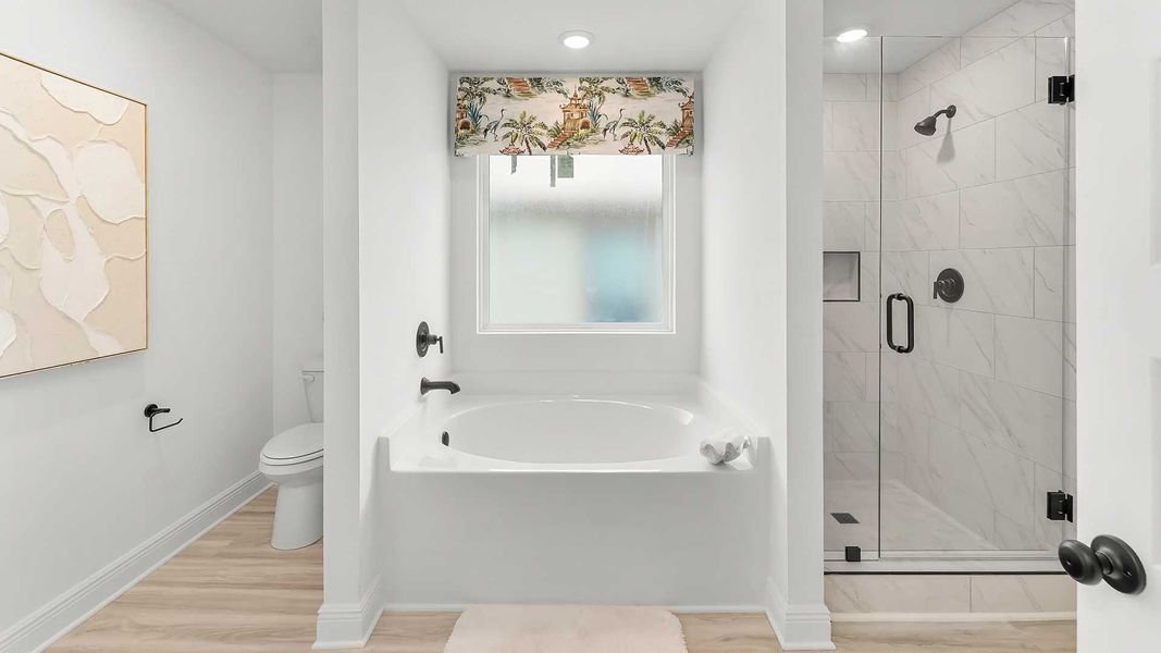 Furnished interior view inside a new home in Colonial East, Panama City Beach (Image 26).