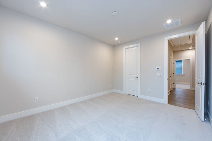 Spacious, unfurnished interior of a new home in Context at Oakhurst, Charlotte (Image 32).