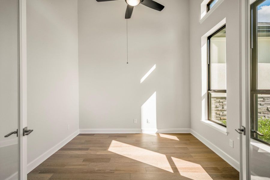 Spacious, unfurnished interior of a new home in Sienna 70′ Lots, Missouri City (Image 35).